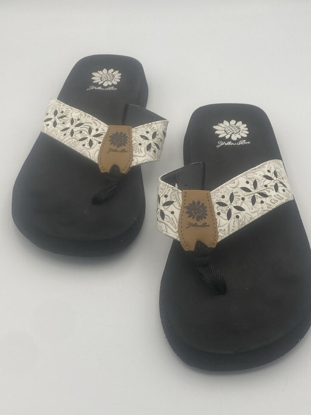 yellow box white sandals sz 10 flip Flops